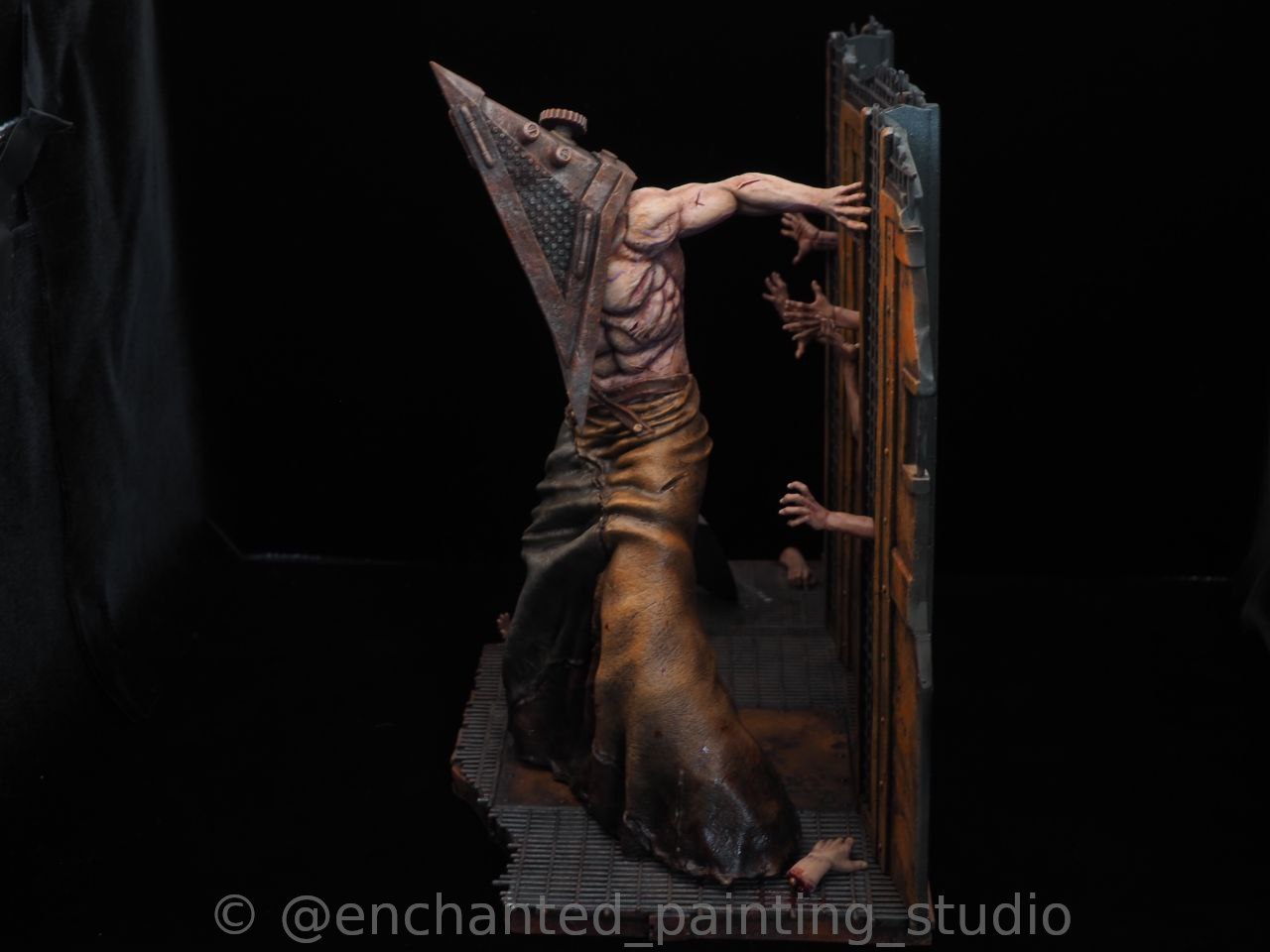 Pyramid Head Diorama Fullsize Statue