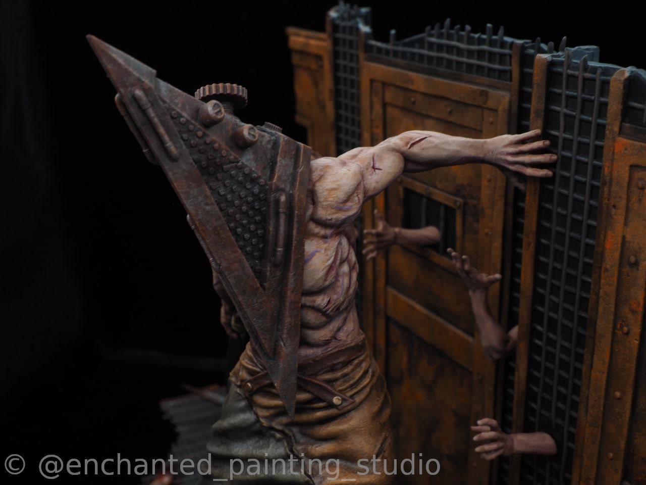 Pyramid Head Diorama Fullsize Statue